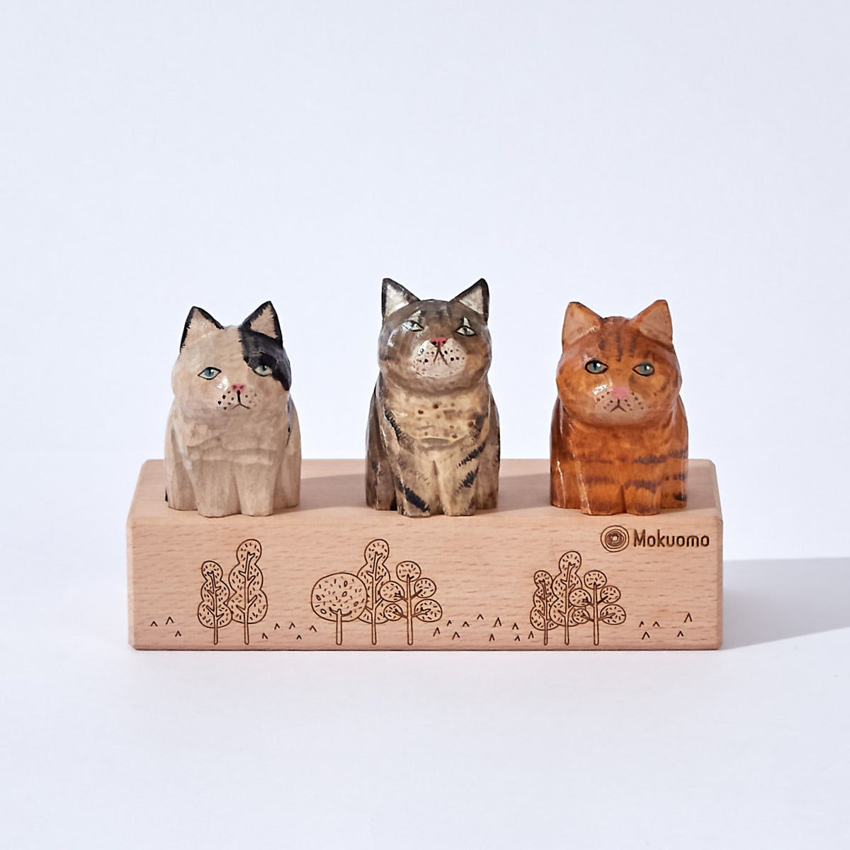 The Carved Wooden Maro Cat Family with Display Stand – Mokuomo