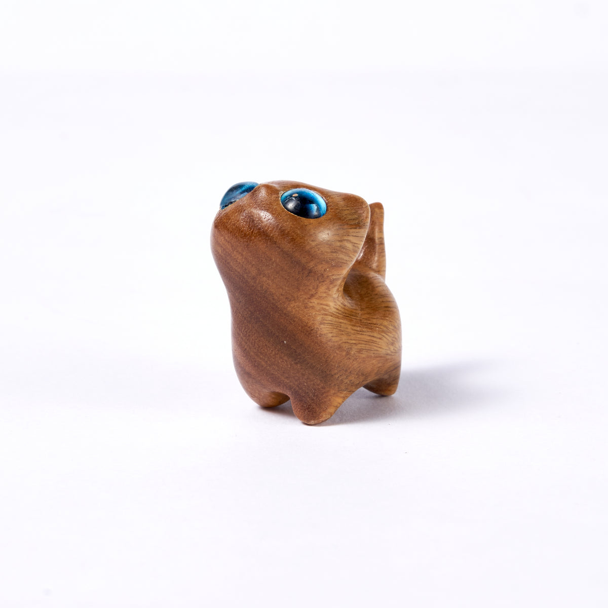 Cuci Carved Wooden Brown Little Cat Looking to the Sky – Mokuomo