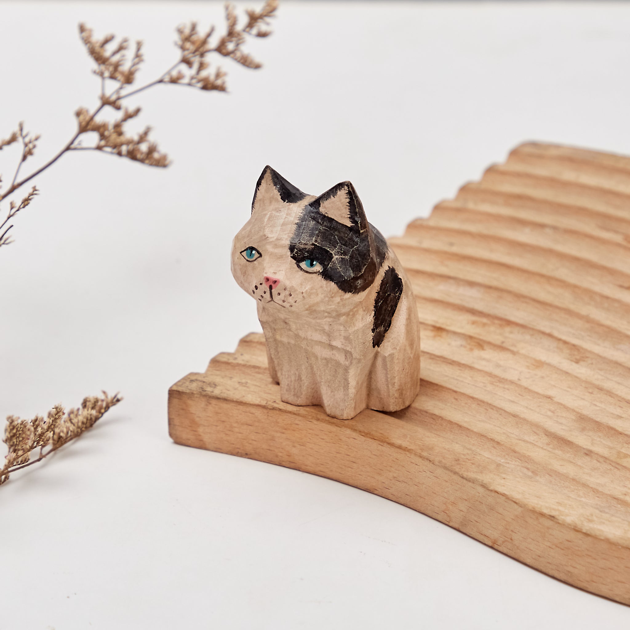 Marosa Carved Wooden Sitting Cat – Mokuomo