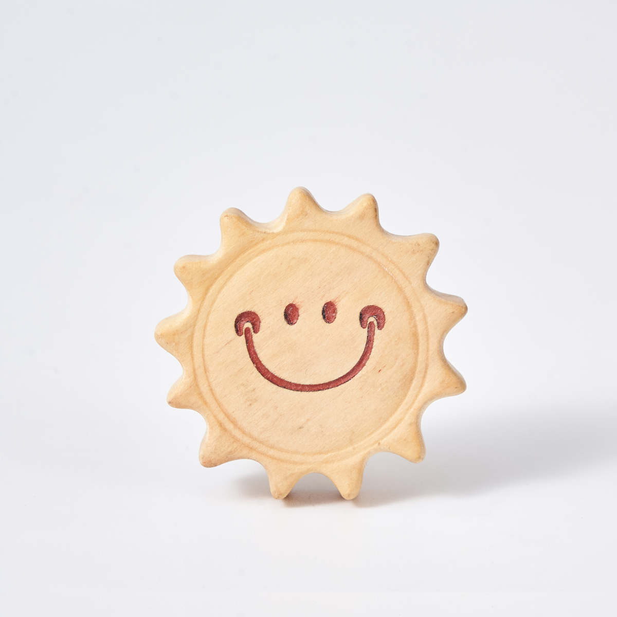 Sola Carved Wooden Smiling Sun with Warm Joy – Mokuomo
