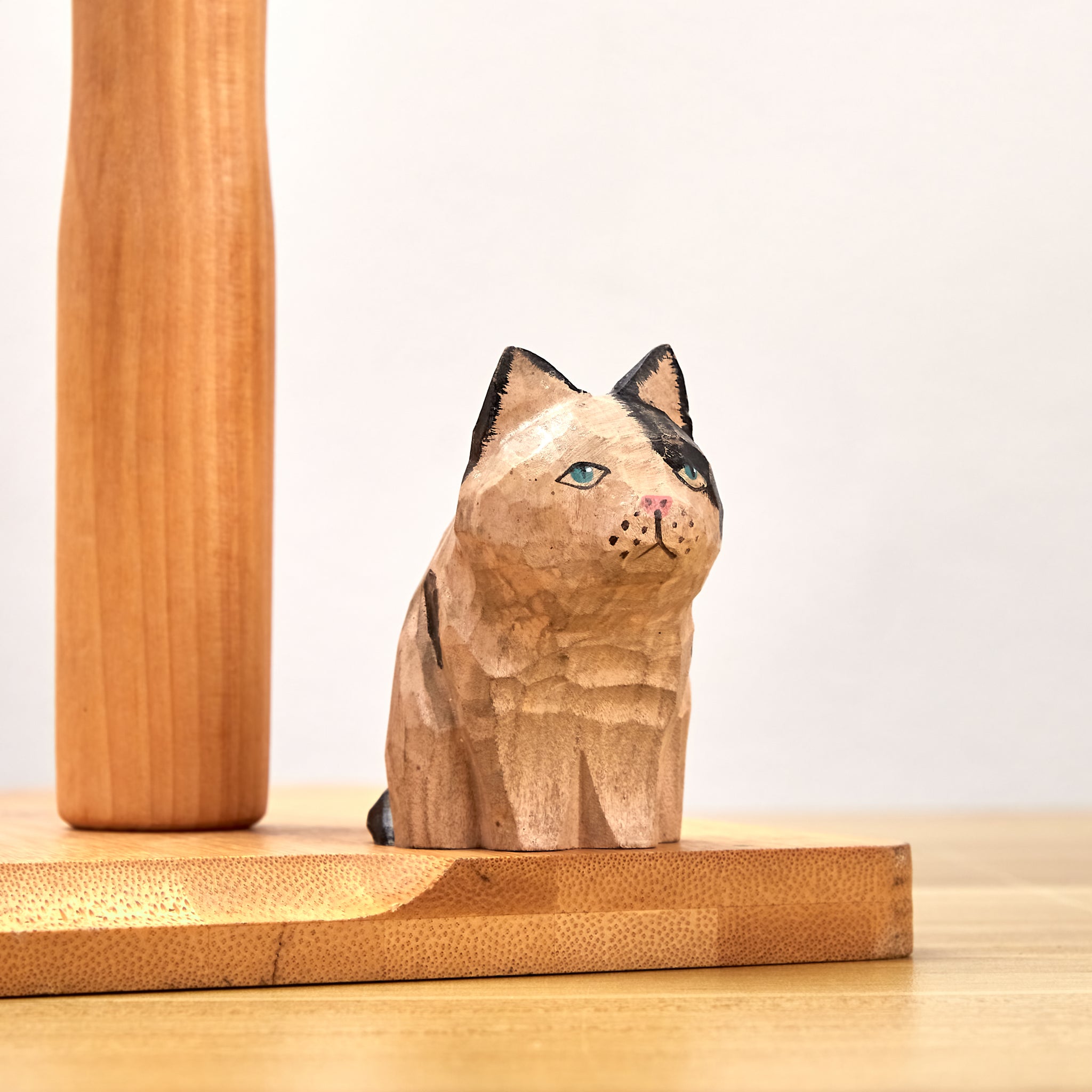 Marosa Carved Wooden Sitting Cat – Mokuomo