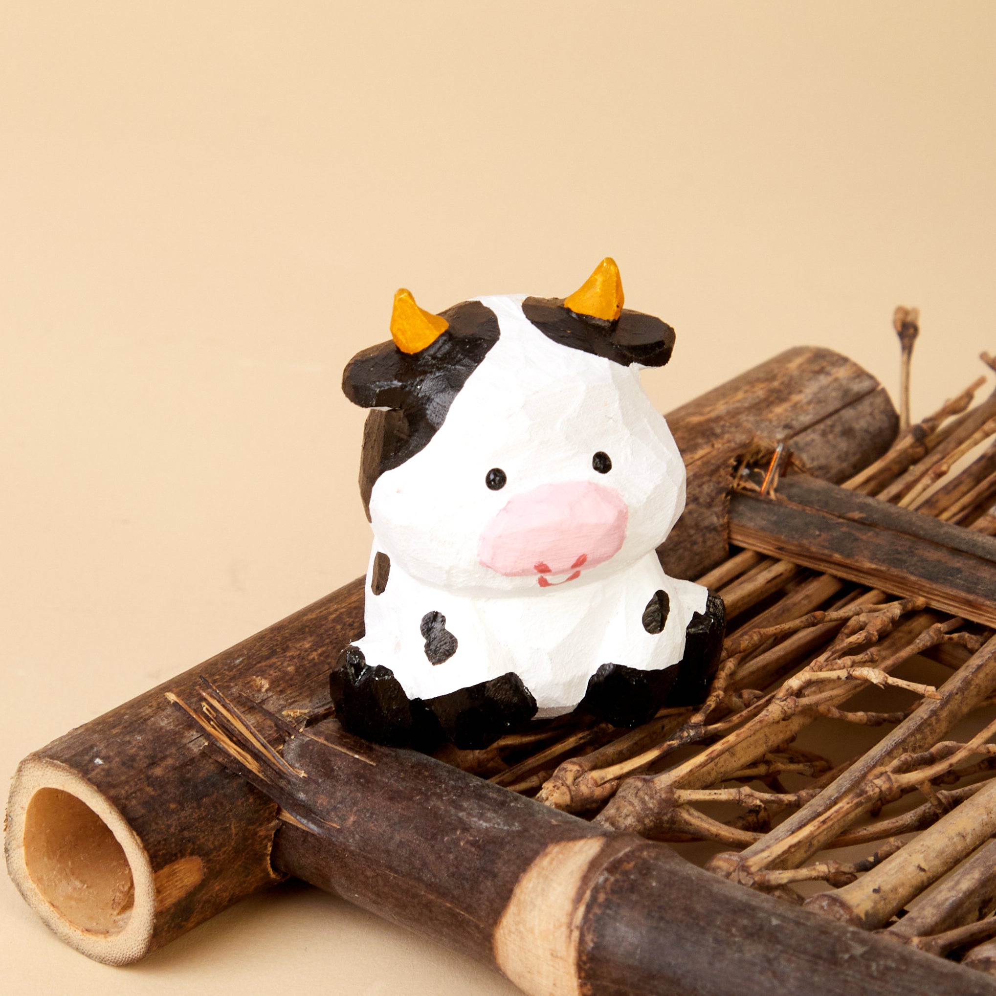 Mumu Carved Wooden Friendly Little Cow Sitting Happily – Mokuomo