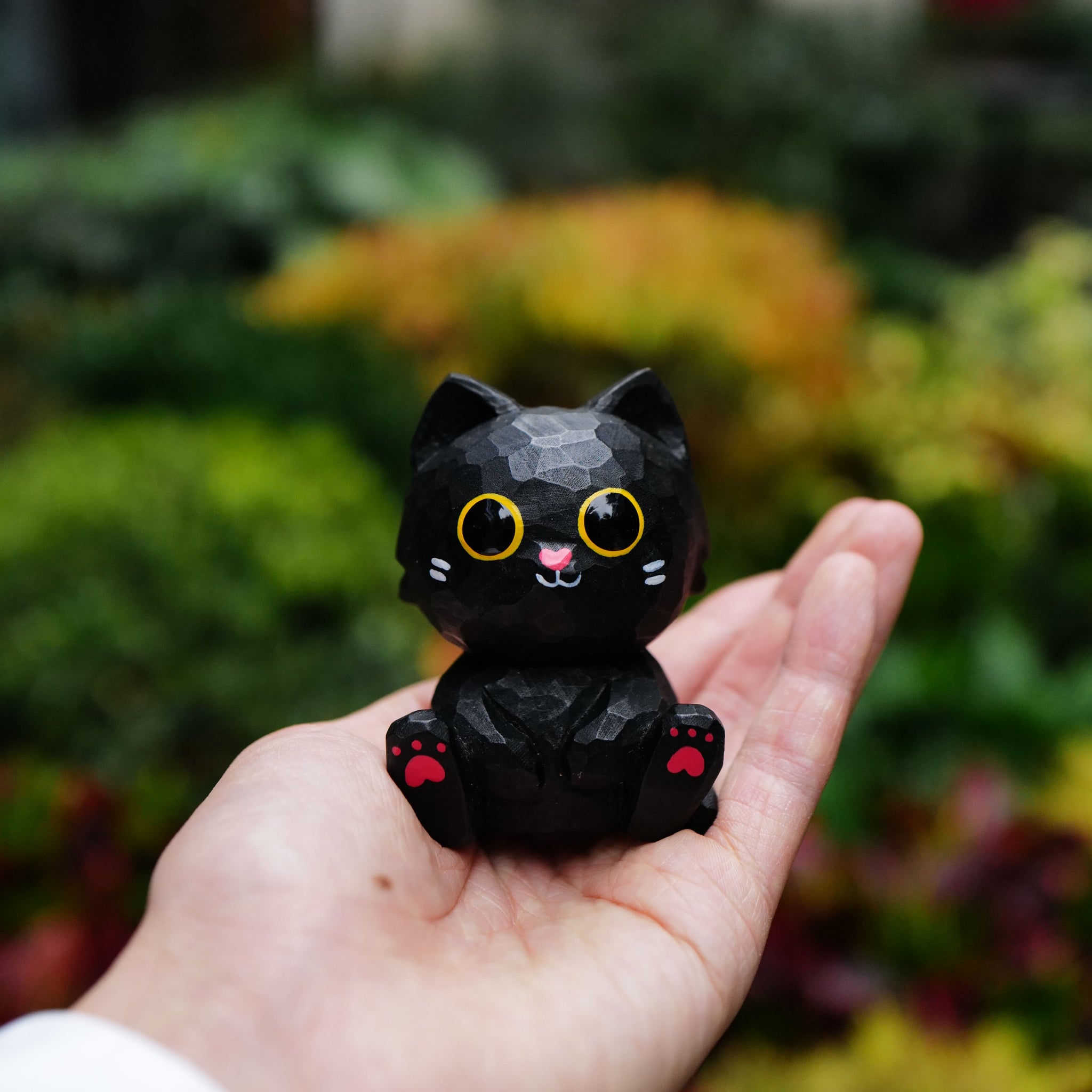 Momo Cat: Carved Wooden Cat with Confidence and Self-belief – Mokuomo